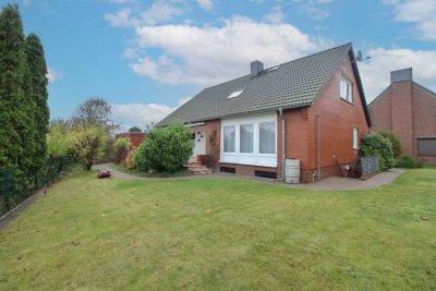 Gepflegtes Haus in Burg mit zwei Wohneinheiten, großer Terrasse, Garten, Garage und Unterkellerung