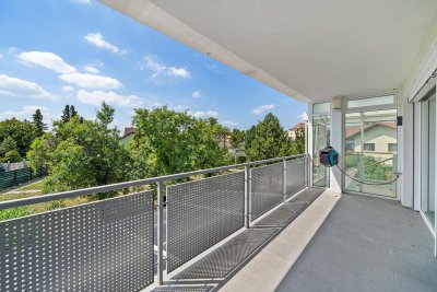 Lichtdurchflutete 3-Zimmer-Wohnung mit Charme und großzügigen Freiflächen