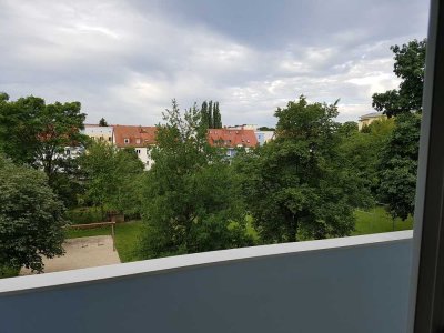 2 Zi.-Wohnung, 4.OG, Balkon, grüne Lage,