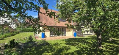 Charmantes Ein- bis Zweifamilienhaus mit Doppelgarage in ruhiger Bestlage von Nürnberg-Kornburg-AFA