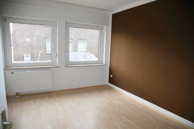 Renovierte Erdgeschosswohnung mit modernisiertem Badezimmer in zentraler Lage