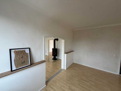 Erstbezug nach Sanierung – Großzügige 4-Zimmer-Altbauwohnung mit Kamin und Wärmepumpe
