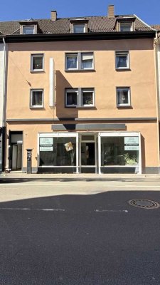 Mehrfamilienhaus mit Gewerbeeinheit in zentraler Lage von Pirmasens