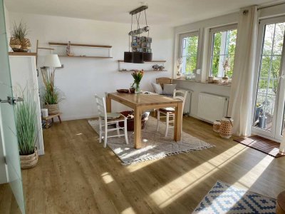 Hochwertig möblierte 3-Zimmer-Wohnung mit Balkon & Bergblick – ideal für berufliche Aufenthalte