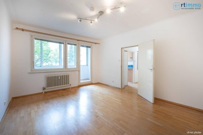 URBANES WOHNEN AM WASSER: HELLE 2-ZIMMER-WOHNUNG MIT LOGGIA AN DER ALTEN DONAU