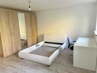 Neu renovierte, gut vermietete 1 Zimmer Wohnung mit Auto-Stellplatz!