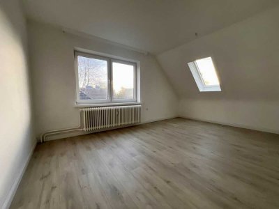 Exklusive, modernisierte 2-Zimmer-DG-Wohnung in Hamburg Niendorf