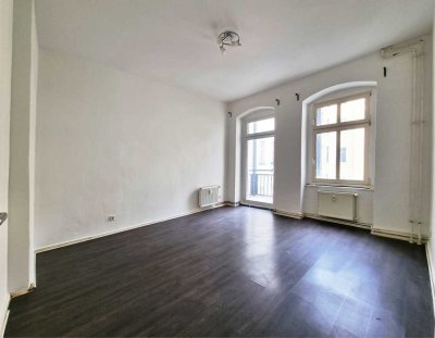 Vermietete 2-Zimmer-Altbau-Wohnung mit Westbalkon im Soldiner Kiez