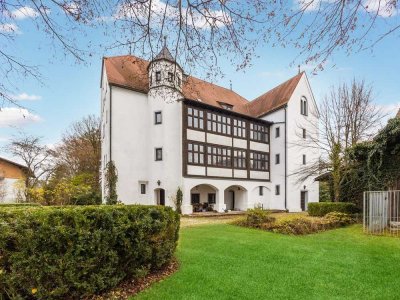 Kirchdorf am Inn: Denkmalgeschützes Schloss in saniertem Zustand mit großem Grundstück