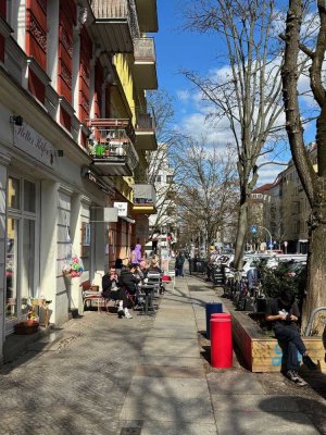 Großzügige ruhige kühle DG-Wohnung mit 2 Terrassen und 2 Kaminen im Helmholtz-Kiez, provisionsfrei