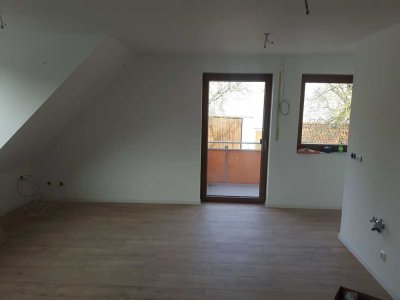 Neuwertige 2,5-Zimmer-DG-Wohnung mit Balkon in Neunkirchen am Brand