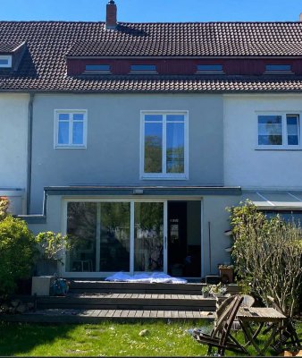 Steenkampsiedlung: Möbiliertes Reihenmittelhaus in Bahrenfeld