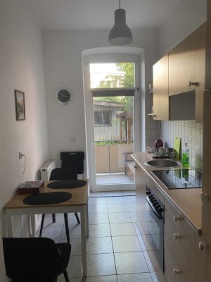 1-RAUM-WOHNUNG MIT BALKON UND KÜCHE