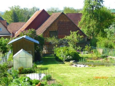 Resthof mit großem Garten und Wirtschaftsgebäude in Gleichen