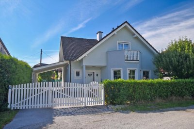 Wohnen im Grünen: Modernes Einfamilienhaus in Ruhelage mit sonnigem Garten