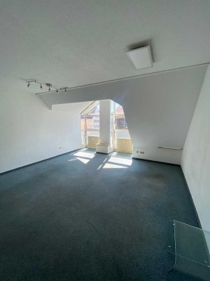 Großzügige 2 - Zimmerwohnung im Zentrum von Bayreuth zu vermieten