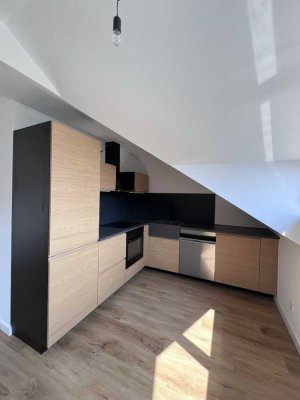 Exklusive, sanierte 2-Raum-DG-Wohnung mit gehobener Innenausstattung mit Einbauküche in Kirchseeon