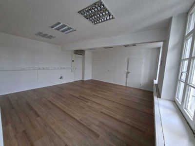 sehr zentrale Innenstadtwohnung -  ideal für WG - hell und renoviert