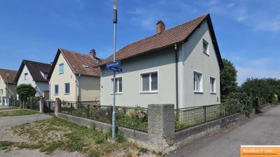 EINFAMILIENHAUS MIT KFZ STELLPLATZ UND GARTEN MIT GROSSEM GESTALTUNGSPOTENTIAL