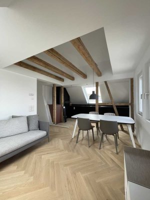 Einzigartige Dachgeschoss Wohnung hochwertig möbliert