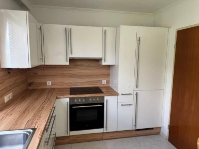 Lichtdurchflutete DG-Wohnung mit Panoramablick &amp; Tiefgaragenbox