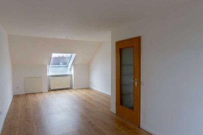 Lichtdurchflutete 3-Zimmer-Dachgeschosswohnung in gepflegtem Zustand
