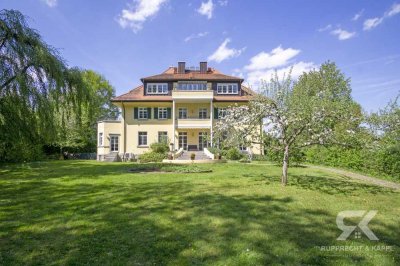 Erhabenes Anwesen: Herrschaftliche Villa mit Gewerbe- und Galeriewohnung in Marktredwitz