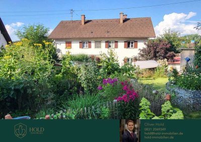 Liebevoll gestaltetes Haus mit Gartenparadies in Günzach