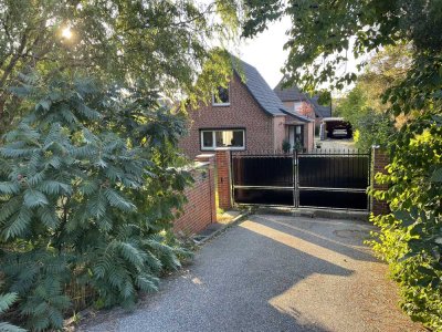 Saniertes 6-Zimmer-Einfamilienhaus mit traumhaften Garten, Kamin und Carport von Privat.