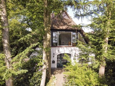 Idyllisches Reetdachhaus in ruhiger, zentraler Lage !