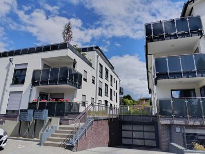 Exklusive, neuwertige 3-Raum-Wohnung mit gehobener Innenausstattung, Balkon und EBK in Stommeln
