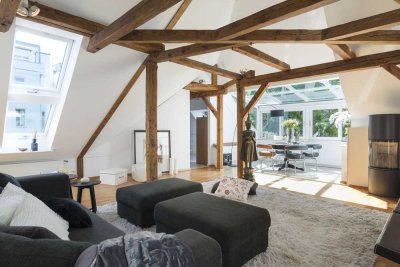 Individuelle 3-Raum-DG-Wohnung mit luxuriöser Innenausstattung in Hamburg Harvestehude