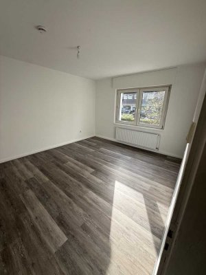 Frisch renovierte 1,5 Zimmer Wohnung inkl. neuer Einbauküche in Dortmund Hombruch/Barop