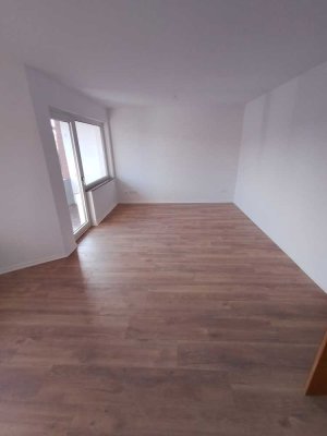 Frisch renovierte 3-Raum-Wohnung mit Balkon in Garbsen
