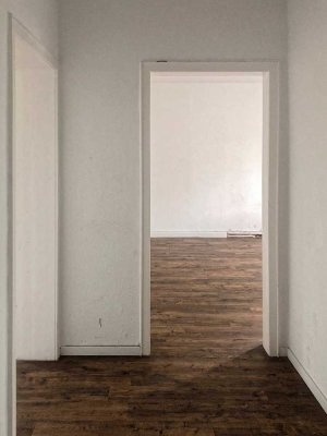 Helle renovierte 2 ZKB Wohnung im 2.OG mit 58,54 qm, Balkon und Abstellkammer