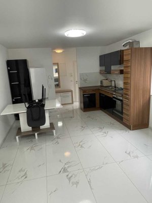Helle und schöne 2-Zimmer-Wohnung mit Wohnküche und teilweise Möblierung