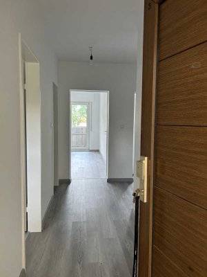 Erstbezug nach Renovierung: Moderne 2 Zimmer Wohnung mit Balkon inkl. Stellplatz
