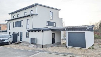 Großzügige DHH mit PV-Anlage, Einbauküche, 2 Bädern, großem Grundstück und Fernblick!