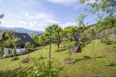 Ruhiges Mehrfamilienhaus mit Ausblick und wunderschönem Garten!