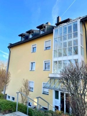Charmante, lichtdurflutete 2-Zimmer-Wohnung mit Südbalkon und Garage