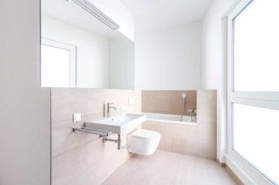 Helle Eleganz mit zwei Balkonen und neuer Einbauküche – großzügiges Wohnen mit Stil und Komfort