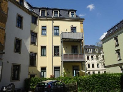 Dresden Trachenberge!  Sehr schöne hochwertige 2 RWG - Tageslichtbad mit Wanne und Balkon zu verkauf