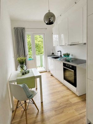 Einziehen statt renovieren: top sanierte 3-Zi.-Whg mit Balkon und EBK, 2,85 m DH, provisionsfrei