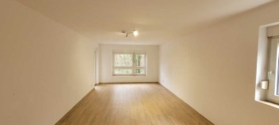 Renovierte 3 Zimmerwohnung mit Einbauküche, Garage und Balkon in der Innenstadt