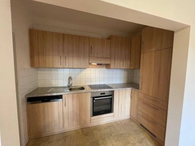 MIETE! Helle 2 Zimmerwohnung im Erdgeschoss Grünfläche, inkl. Einbau - Küche , Barrierefrei ideal für Alt und Jung, Bad, WC, Küche Neu