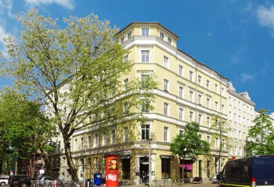 Zwei-Zimmer-Altbau 
in Top-Lage Berlin Mitte 
- bezugsfrei -