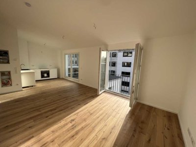 WG-geeignete 105qm Wohnung mit 4 Schlafzimmern, Einbauküche, Terrasse, ideal für junge Menschen