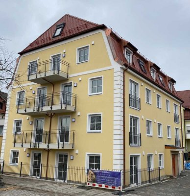 Exklusive 2-Zimmer-Wohnung mit EBK und Balkon und Blick auf Dom, Donau und Steinerne Brücke