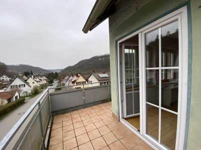 Helle Wohnung mit Balkon und Einbauküche