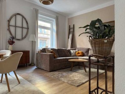 Hell und großzügig/3 ZKB-EG-Wohnung- kürzlich saniert-ohne Balkon - keine WG`s